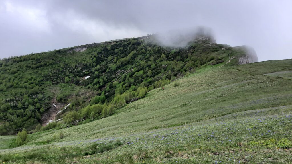 Тропа на гору Тхач Тропа на гору Тхач